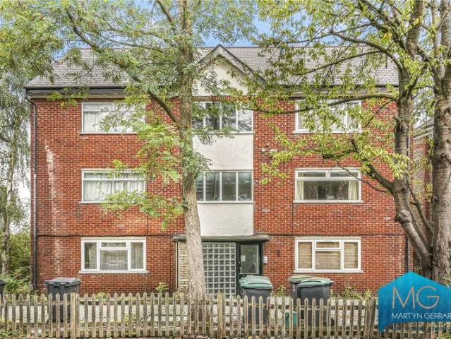 Flat for sale in Crouch End, Greater London