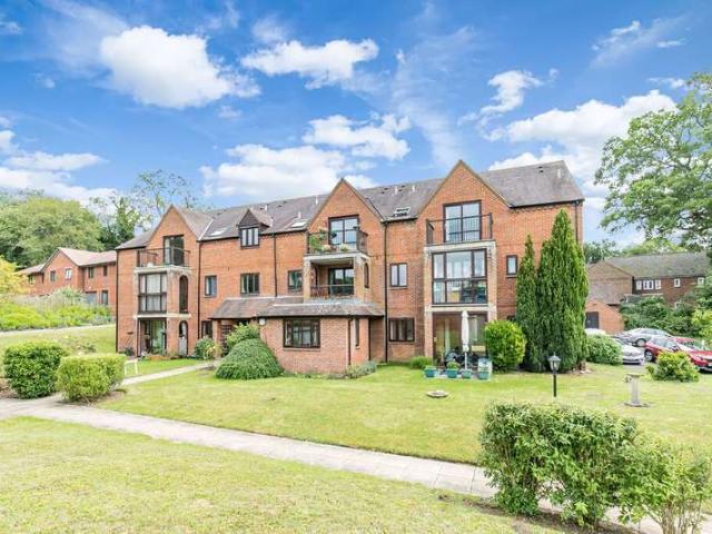 Flat for sale in Dromore, Oxfordshire