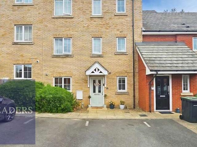 Flat for sale in Sudbury, Chelmondiston
