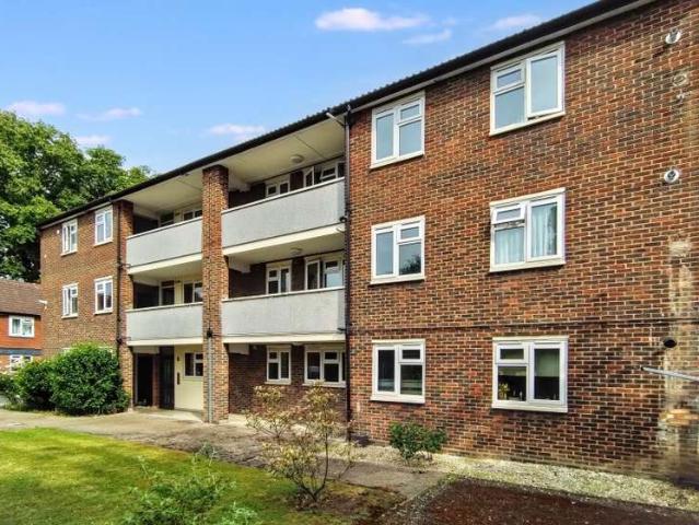 Flat for sale in Kew, Greater London