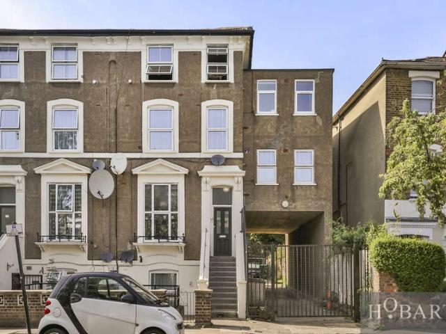 Flat for sale in London Borough of Islington, Greater London