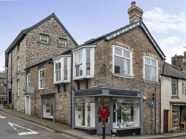 Flat for sale in Hay, Wales