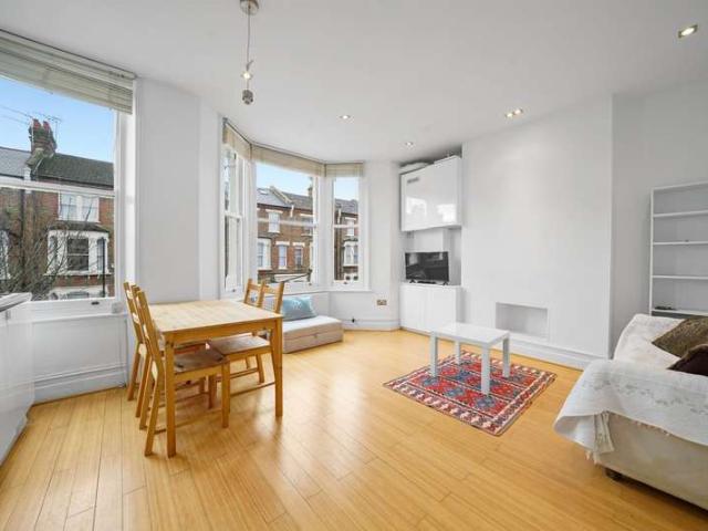 Flat for sale in Maida Vale, Kensal Town
