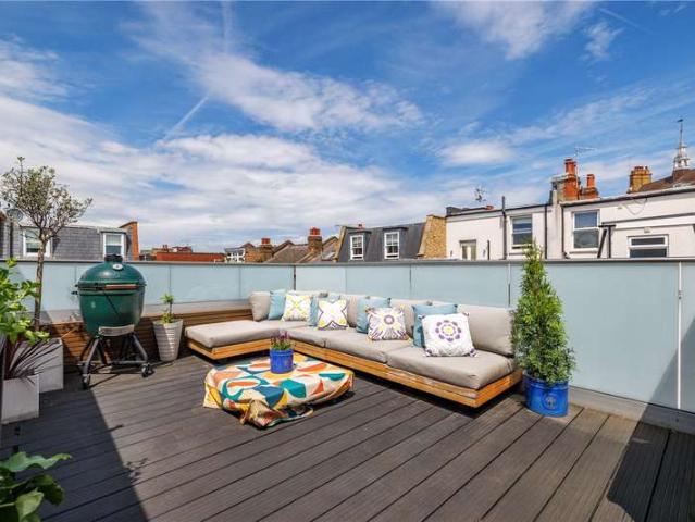 Flat for sale in Fulham, Greater London