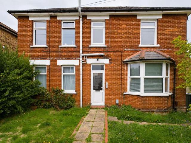Flat for sale in Stoughton, Guildford