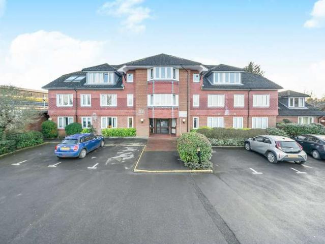 Flat for sale in Slyfield, Westborough