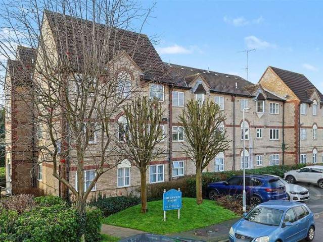 Flat for sale in Broxbourne, Hertfordshire