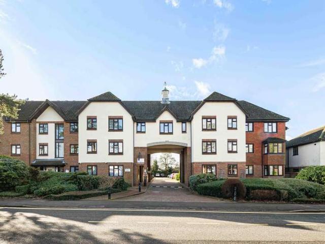 Flat for sale in Aperfield, Greater London
