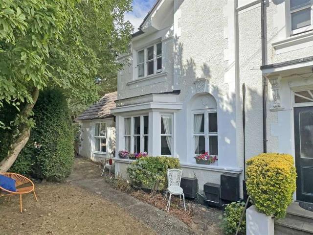 Flat for sale in Redhill, Reigate and Banstead