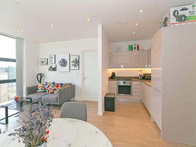 Flat for sale in Milton Keynes