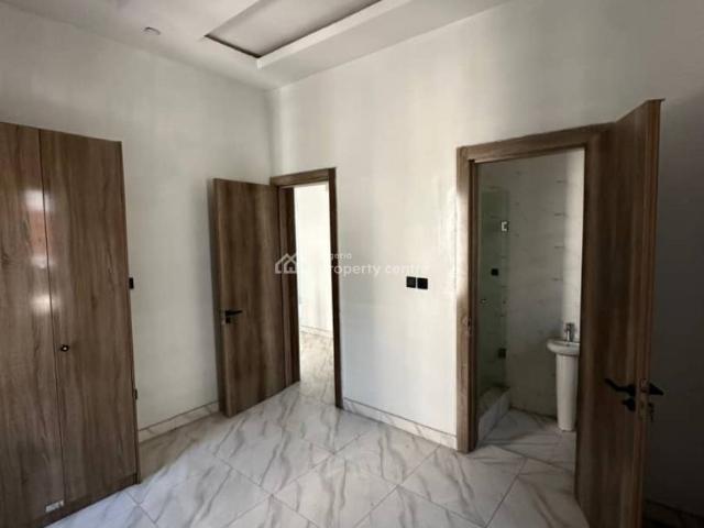 Flat for rent in Eti Osa, Lagos