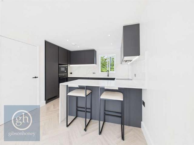Flat for rent in Ruislip, London Borough of Hillingdon
