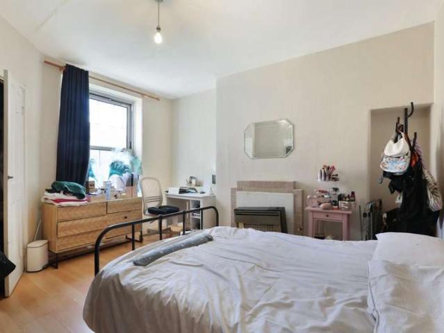 Flat for sale in London Borough of Lewisham, Deptford