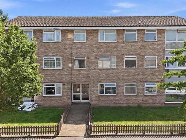 Flat for sale in Freezywater, Greater London