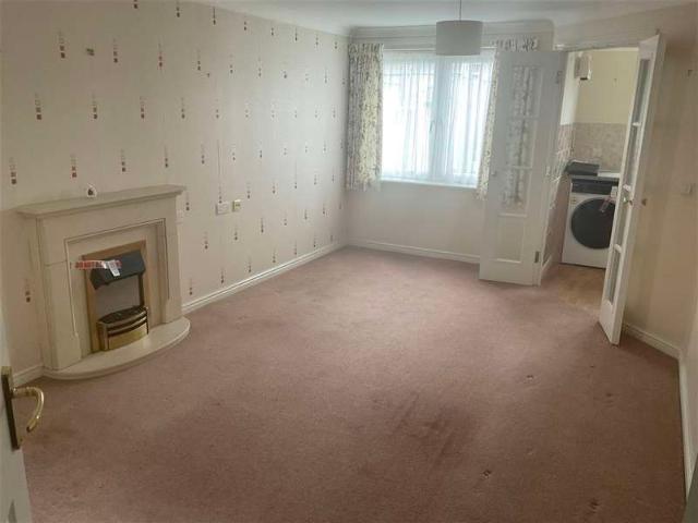 Flat for sale in Oxenden, The Bridge