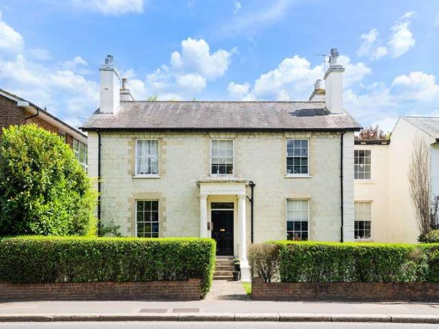 Flat for sale in Red Hill, Surrey
