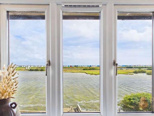 Flat for sale in Fishersgate, West Sussex