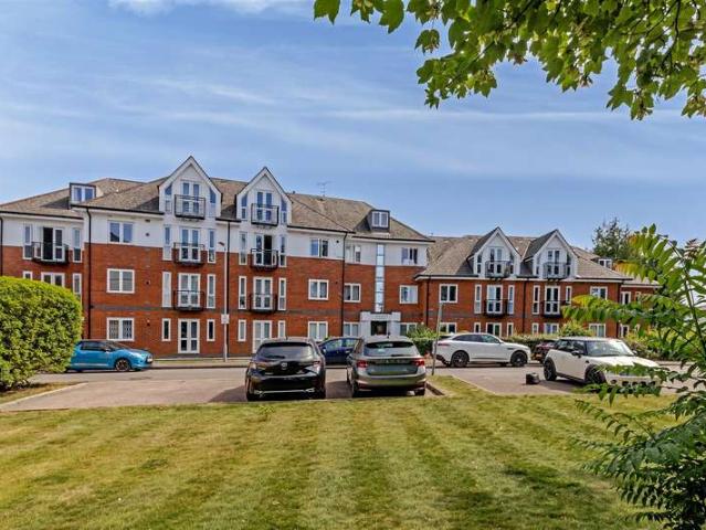 Flat for sale in St Albans, Five Acres