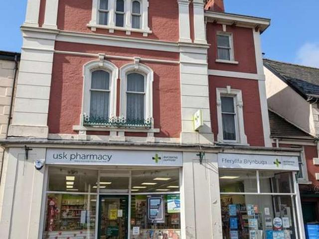 Flat for rent in Llanbadoc, Wales