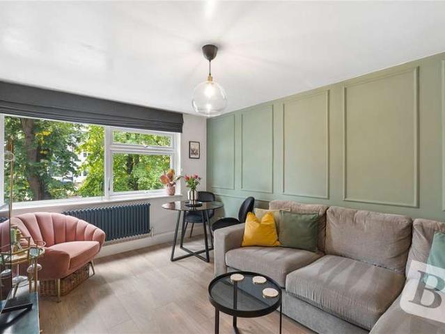 Flat for sale in Hornchurch, Greater London