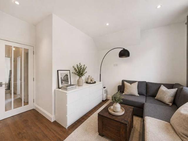 Flat for sale in Notting Hill, Greater London