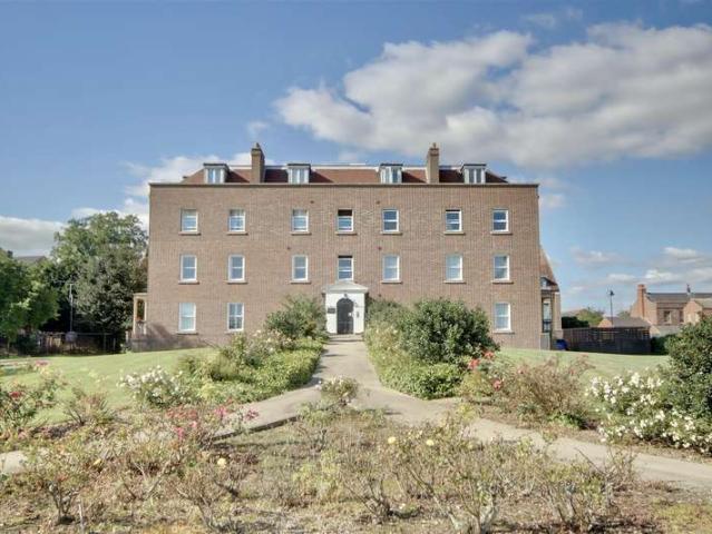 Flat for rent in Priddy's Hard, Middlecroft