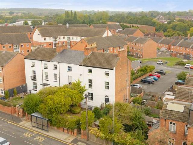 Flat for sale in Woodloes Park, Warwick