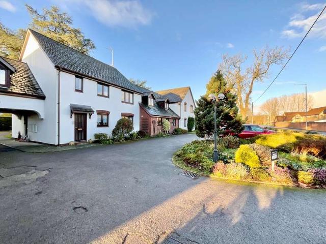 Flat for sale in Candwr Park, Ponthir