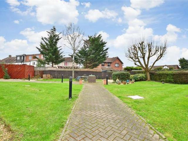 Flat for sale in Little Heath, Greater London