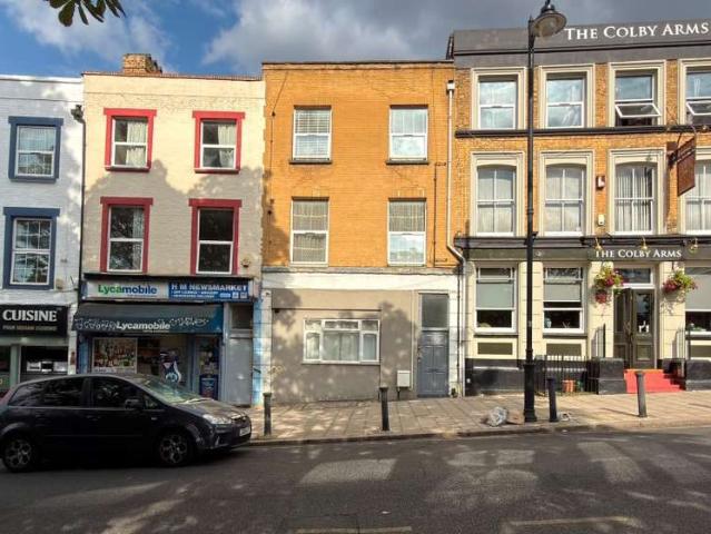 Flat for sale in Greater London