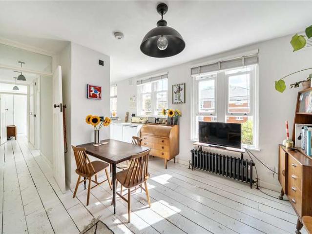 Flat for sale in Highbury, Greater London