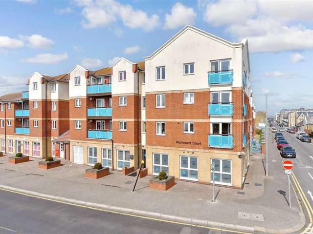 Flat for sale in Oxenden, The Bridge