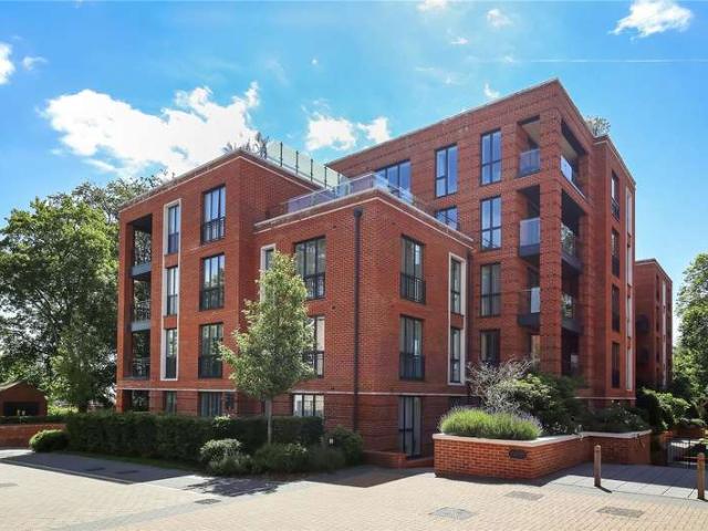 Flat for sale in Hampshire