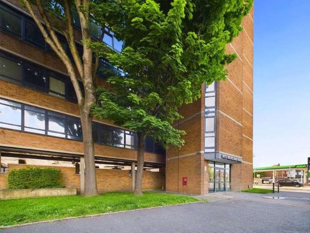 Flat for sale in West Worthing, Worthing