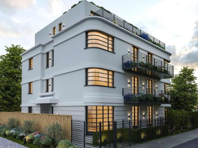 Flat for sale in Berrylands, Greater London