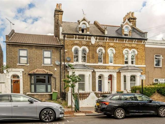 Flat for sale in Stratford New Town, Greater London