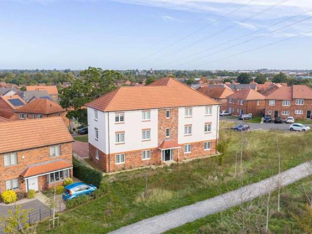 Flat for sale in Myton Park, Warwick