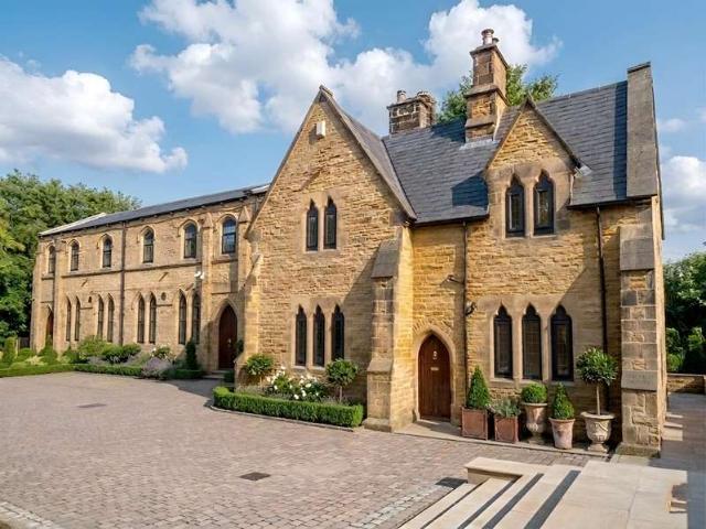 Flat for sale in West Yorkshire
