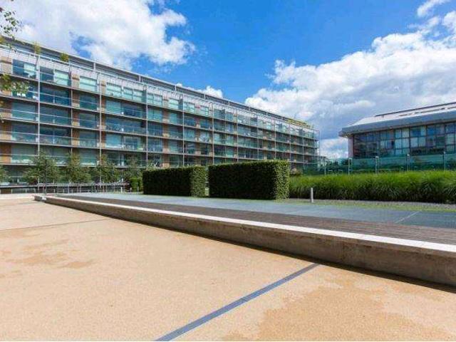 Flat for sale in Finsbury Park, Greater London