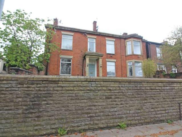 Flat for rent in Fishpool, Bury