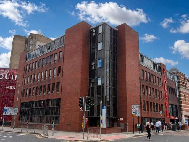 Flat for sale in North Watford, Hertfordshire