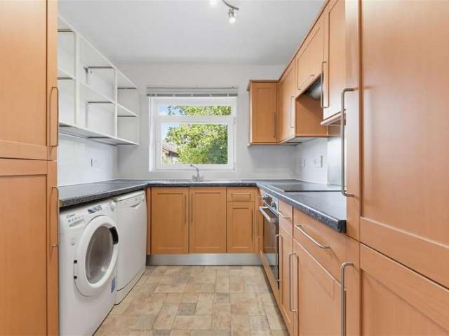 Flat for rent in London Borough of Merton, South Wimbledon