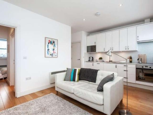 Flat for sale in Kensington, Greater London