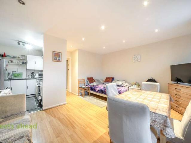 Flat for sale in London Borough of Croydon, Greater London
