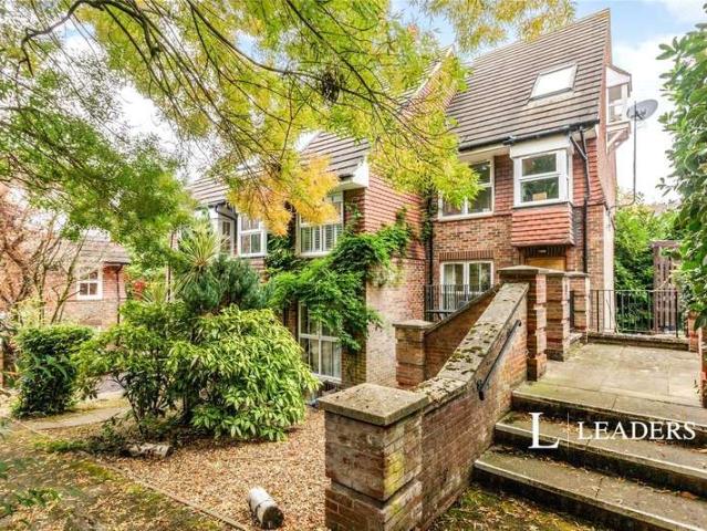 Flat for sale in Royal Borough of Kingston upon Thames, Greater London