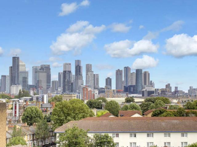 Flat for sale in Deptford, New Cross