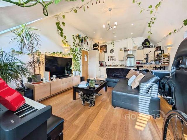 Flat for sale in Earley
