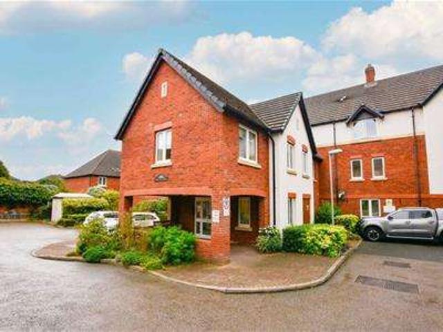 Flat for sale in Oadby, Leicestershire