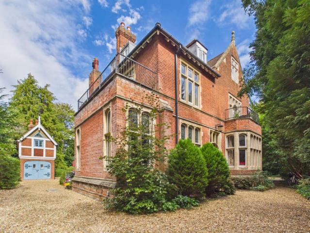 Flat for sale in Arbury, Cambridgeshire