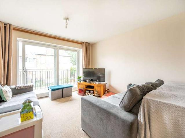 Flat for sale in East Ham, Beckton